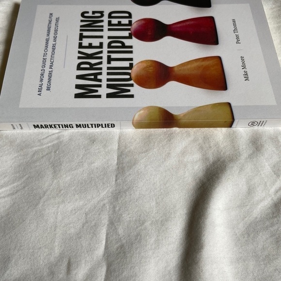 🦄 Marketing Multiplied book by Mike Moore Peter Thomas - Picture 5 of 7